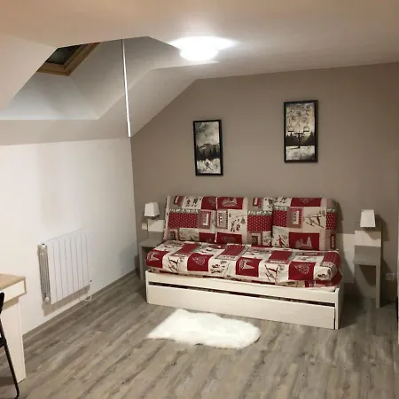 Apartment Au Bout Du Bois Piscine Sauna Hammam Accessible En Saison Et Le Accessible Toute L Annee Les Deserts (Savoie)